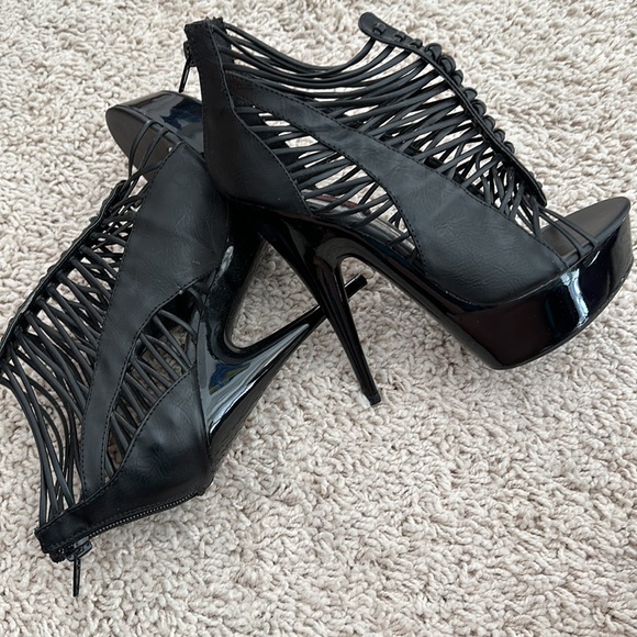 Black platform open toe&mainly open foot platform, ankle heels/ankle booties! - Picture 7 of 10